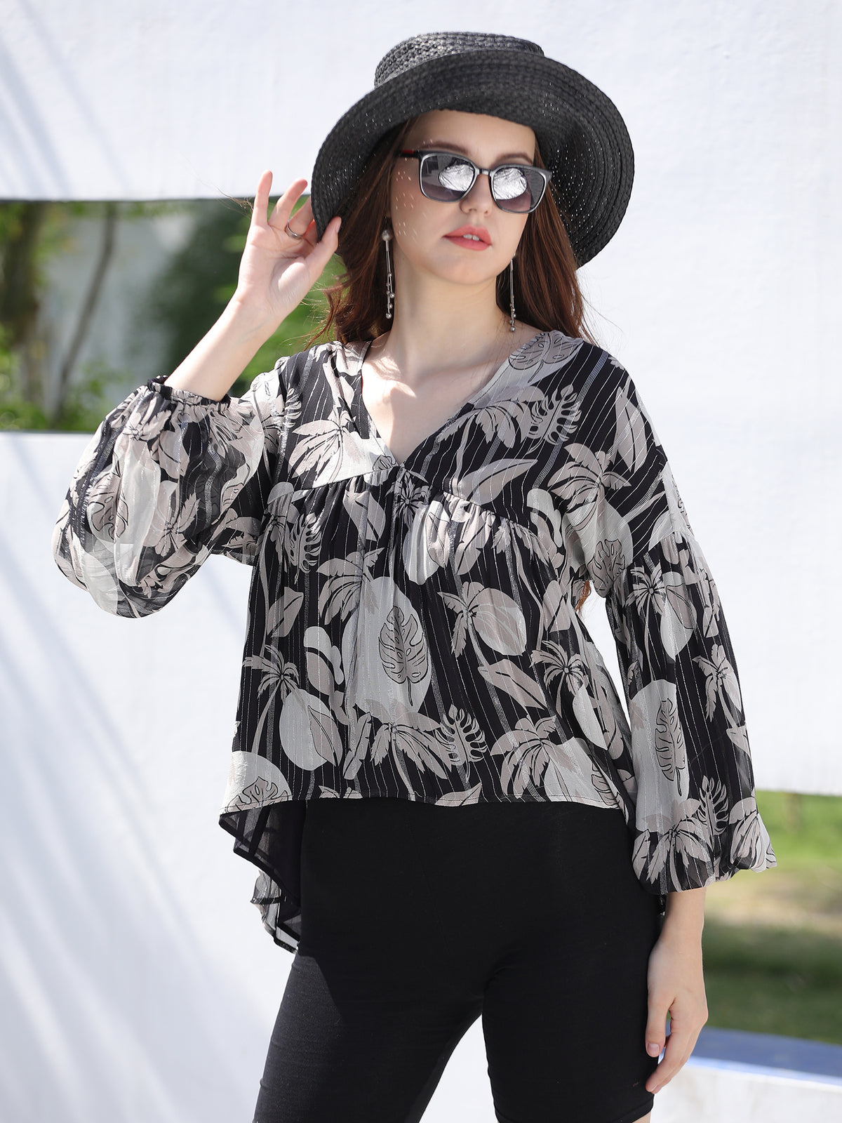 TROPICAL BREEZE FLOWY TOP.