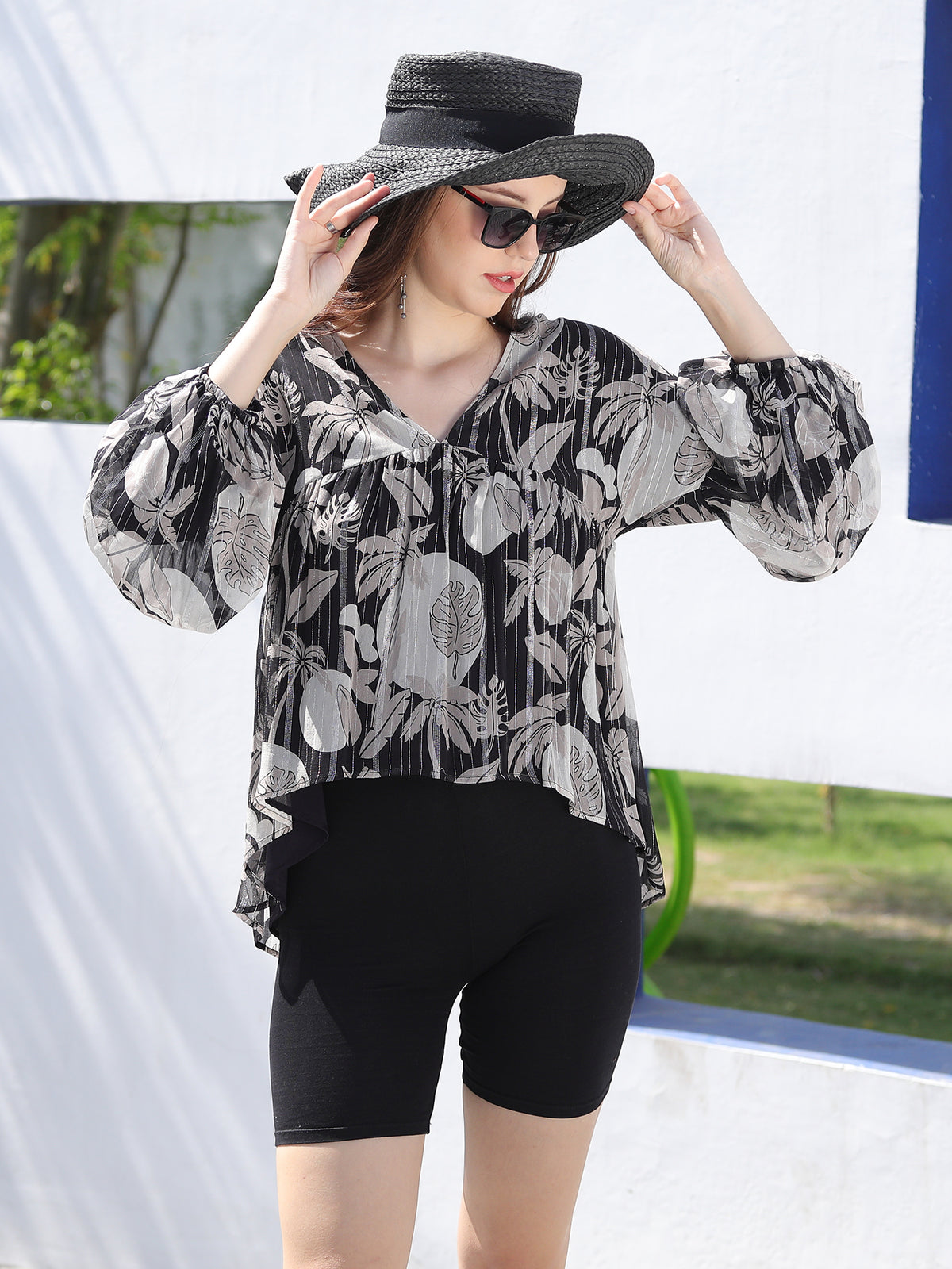 TROPICAL BREEZE FLOWY TOP.