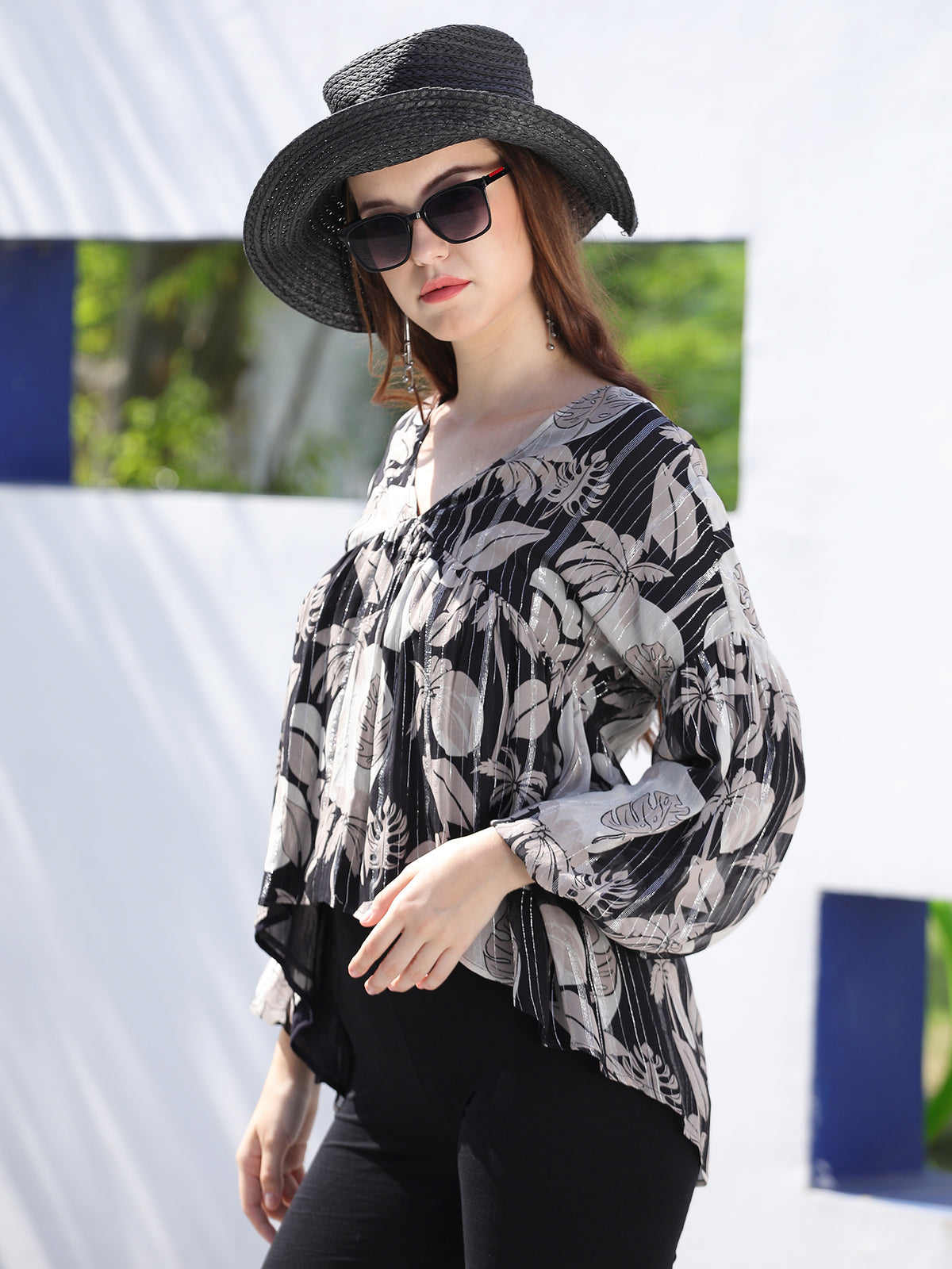 TROPICAL BREEZE FLOWY TOP.