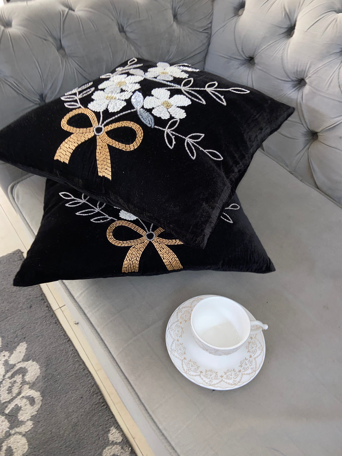 THE BLACK VELVET FLOWER CUSHION SET