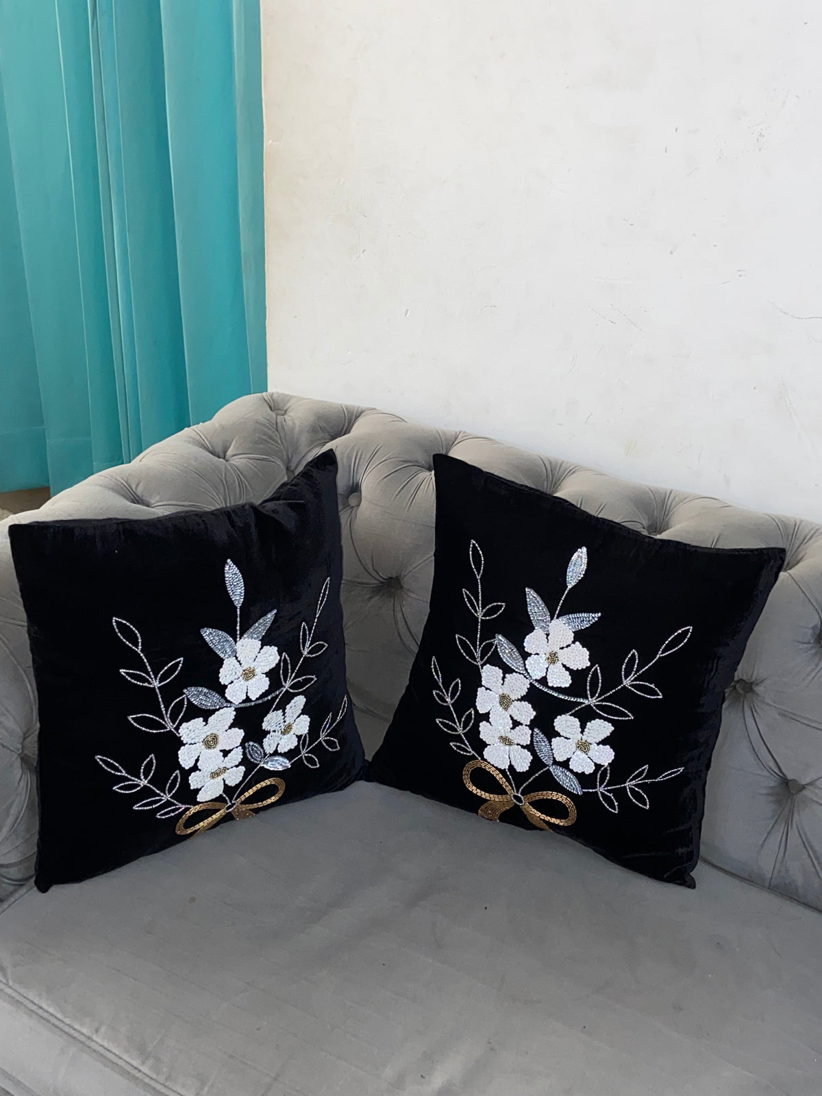 THE BLACK VELVET FLOWER CUSHION SET