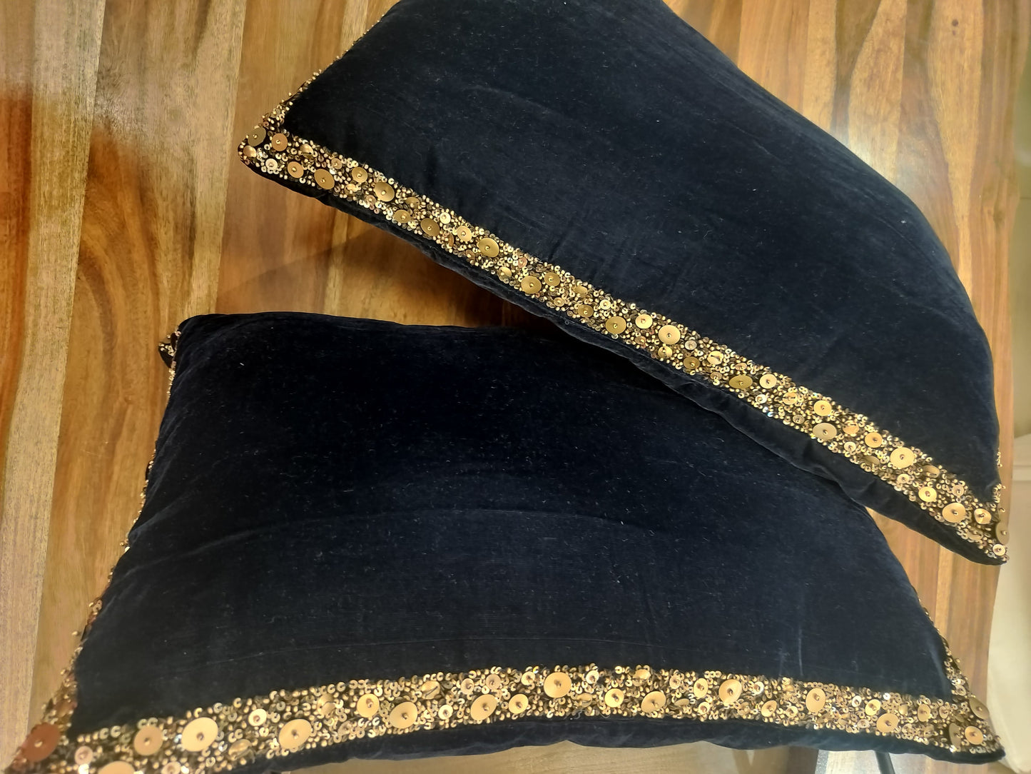 THE BLUE SAPPHIRE CUSHION SET